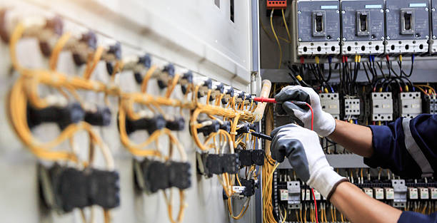 Professional Electrician technician working in Hillside Lake, NY
